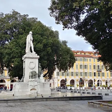 Nestor&jeeves - Red Touch - - Close Sea Διαμέρισμα *